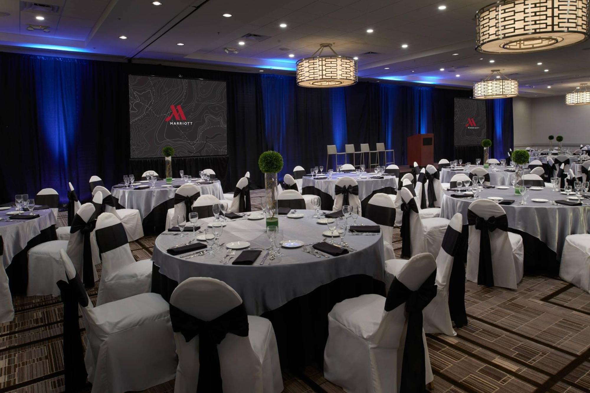 Marriott East Lansing At University Place Exterior foto